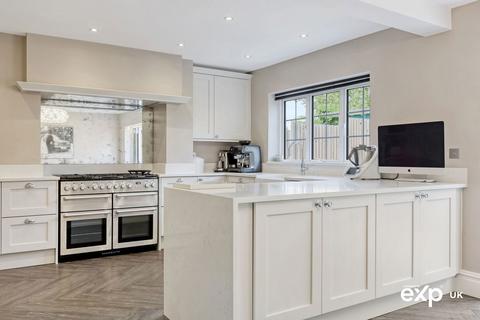 7 Greenfields, Billericay, CM12 9QB