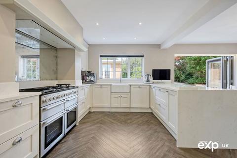 7 Greenfields, Billericay, CM12 9QB
