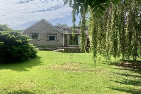 3 bedroom detached bungalow to rent, Farm Close, Ilkeston