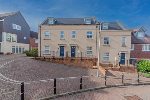 3 bedroom terraced house for sale, Taylor Close, Tonbridge