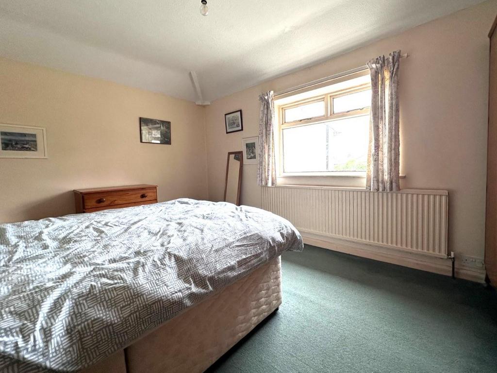 Bedroom 1.jpg