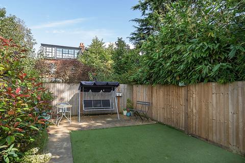 Flat D, 17 Marriott Road, Barnet, EN5 4NJ