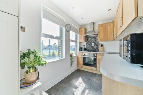 Flat D, 17 Marriott Road, Barnet, EN5 4NJ