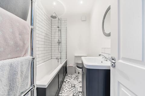Flat D, 17 Marriott Road, Barnet, EN5 4NJ