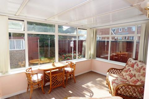 2 bedroom semi-detached bungalow for sale, Chestnut Rise, Leeds LS12