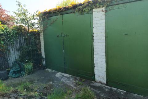 Garage to rent, Saughtonhall Avenue, Edinburgh EH12