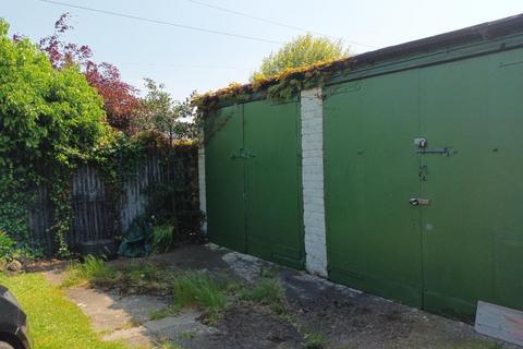 Garage to rent, Saughtonhall Avenue, Edinburgh EH12