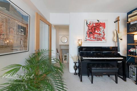 2 bedroom flat for sale, Flat 44 Newland Court Old Street, London EC1V 9NS