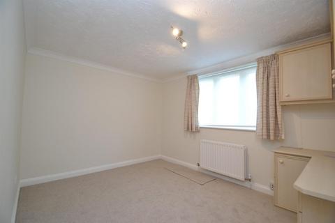 2 bedroom flat to rent, Gordon Avenue, Stanmore