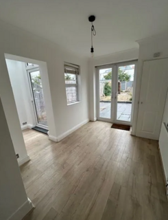 3 bedroom terraced house to rent, Chestnut Rise, London