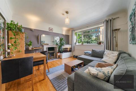 2 bedroom property for sale, Poynders Road, London