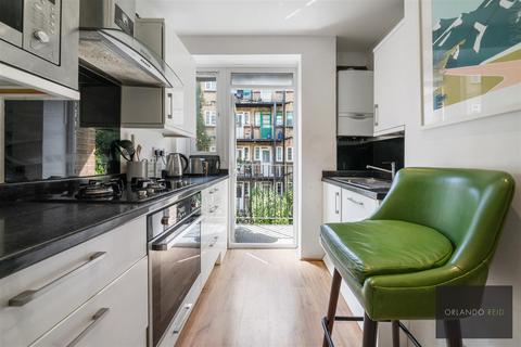 2 bedroom property for sale, Poynders Road, London