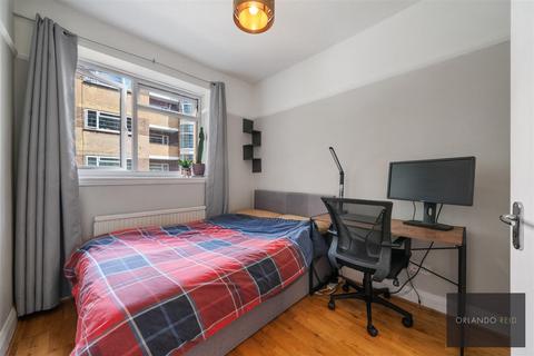 2 bedroom property for sale, Poynders Road, London