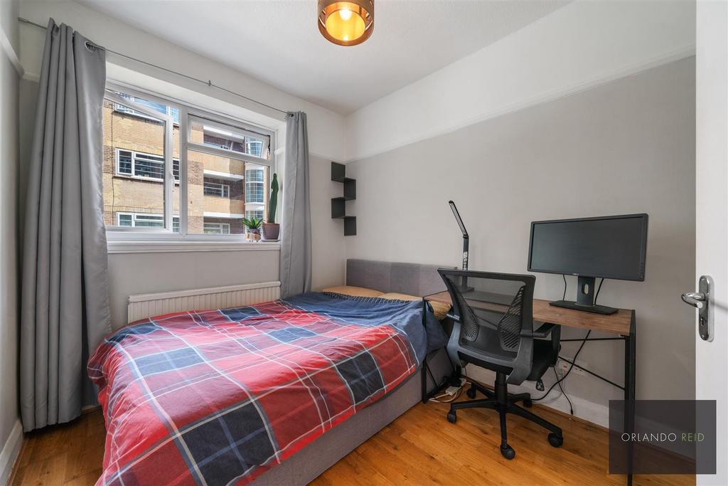 Flat 28, Poynders Court SW4 8 NL-4.jpg