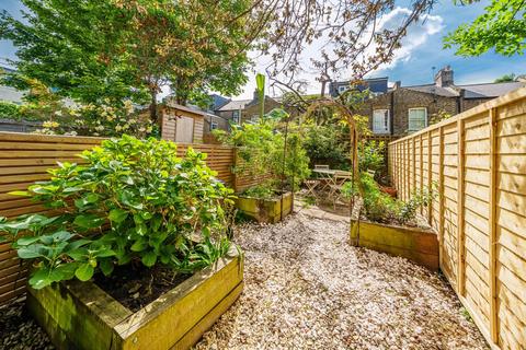 3 bedroom flat for sale, Hanley Road, Stroud Green