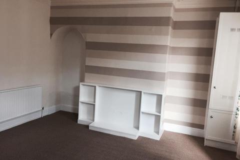 2 bedroom terraced house to rent, Longroyd Grove, Leeds LS11