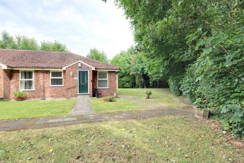 2 bedroom bungalow for sale, Beverley Road, Willerby, Hull