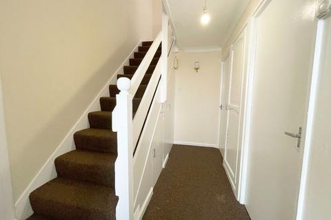 37 Okehampton Square, Romford, RM3 8YA