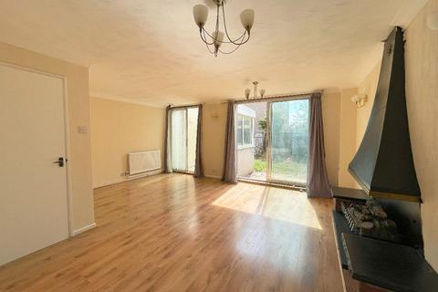 37 Okehampton Square, Romford, RM3 8YA