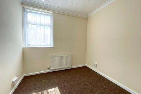 37 Okehampton Square, Romford, RM3 8YA