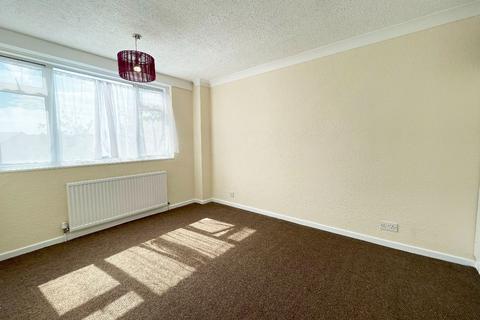 37 Okehampton Square, Romford, RM3 8YA