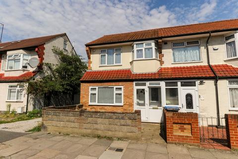 3 bedroom end of terrace house for sale, Cedar Avenue, EN3