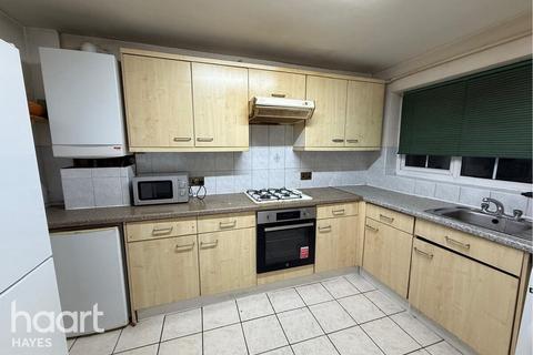 3 bedroom semi-detached house to rent, Lime Grove, Hayes