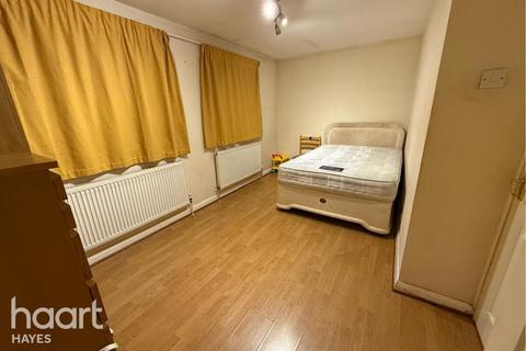 3 bedroom semi-detached house to rent, Lime Grove, Hayes
