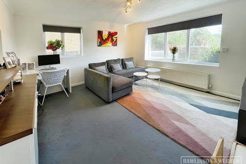 3 bedroom maisonette for sale, Hurst Road, West Molesey KT8