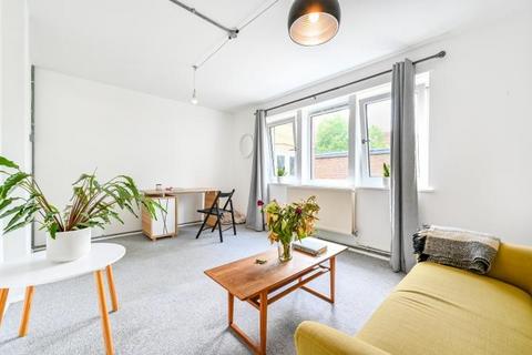 2 bedroom flat for sale, Arlington House, Arlington Way, London, EC1R 1XB