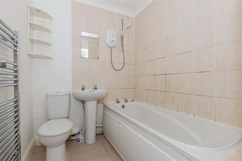 2 bedroom flat for sale, South Terrace, Littlehampton