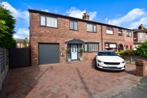 4 bedroom semi-detached house for sale, Chiltern Avenue, Urmston, M41