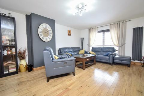 3 bedroom terraced house for sale, Thurncourt Road, Thurnby Lodge, Leicester, LE5