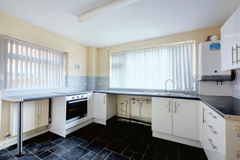 3 bedroom semi-detached house for sale, Meadow Road, Beeston Rylands