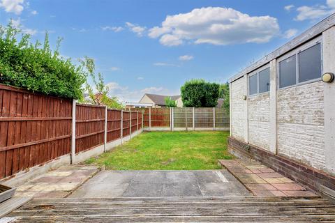 3 bedroom semi-detached house for sale, Meadow Road, Beeston Rylands