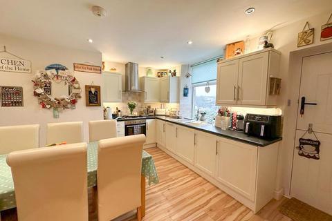 8 Colne Road, Cowling, Keighley, BD22 0BZ
