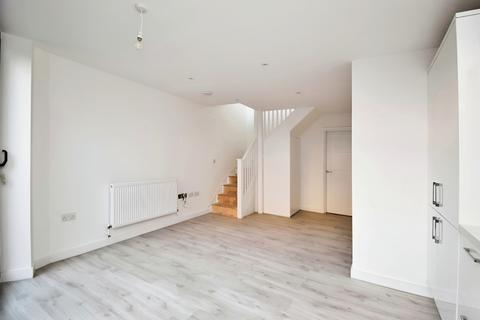 2 bedroom flat to rent, Hindsleys Place London SE23