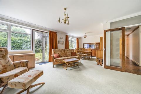 2 bedroom flat for sale, Buckingham Close, Guildford