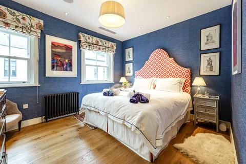 3 bedroom terraced house to rent, Codrington Mews, London, W11