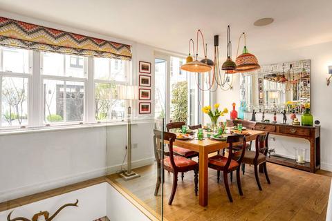3 bedroom terraced house to rent, Codrington Mews, London, W11