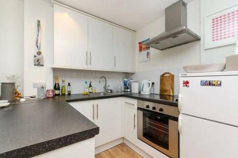 Studio to rent, New Kings Road, London, SW6