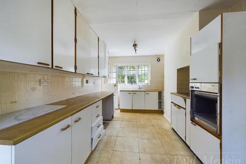 166 Ballards Way, Croydon, CR0 5RG