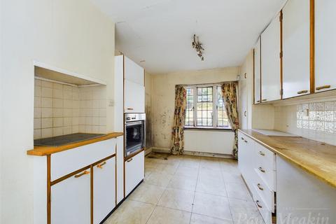 166 Ballards Way, Croydon, CR0 5RG