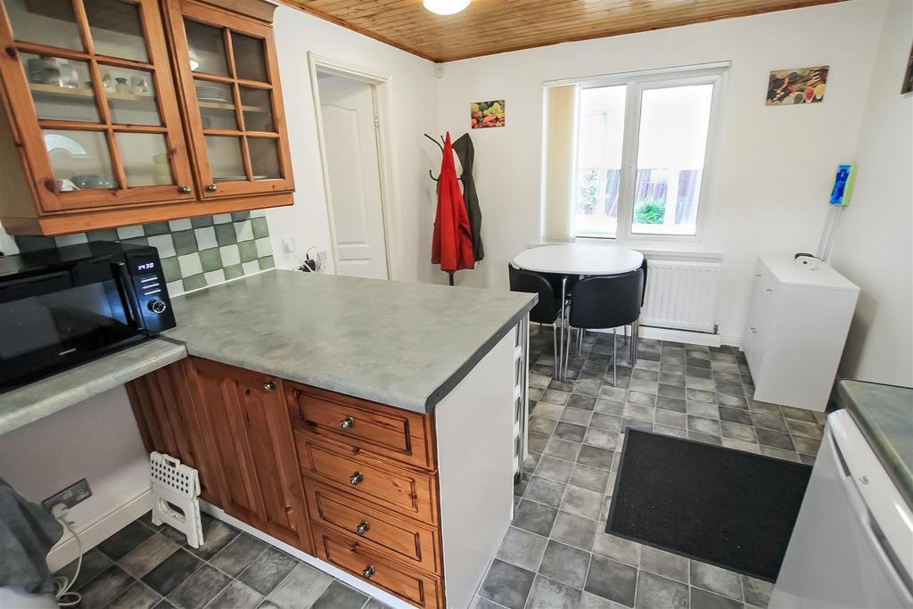 Kitchen (2).jpg