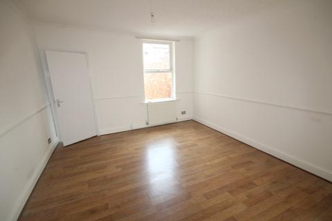 3 bedroom terraced house to rent, Strode Road, Wellingborough, NN8