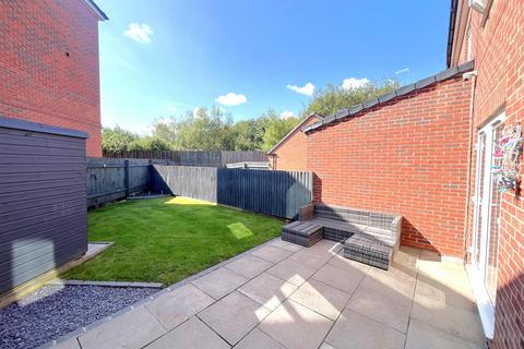 15 Adkins Close, Stretton, Burton-on-trent, DE14 2FH