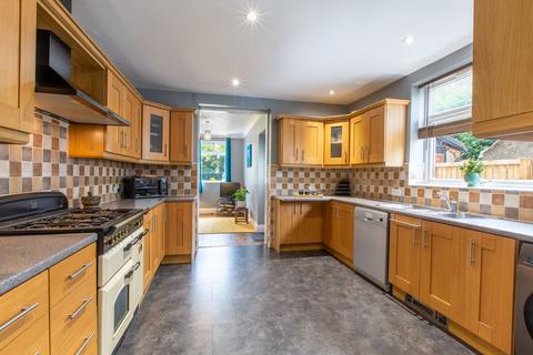 4 bedroom semi-detached house for sale, Leeds LS17