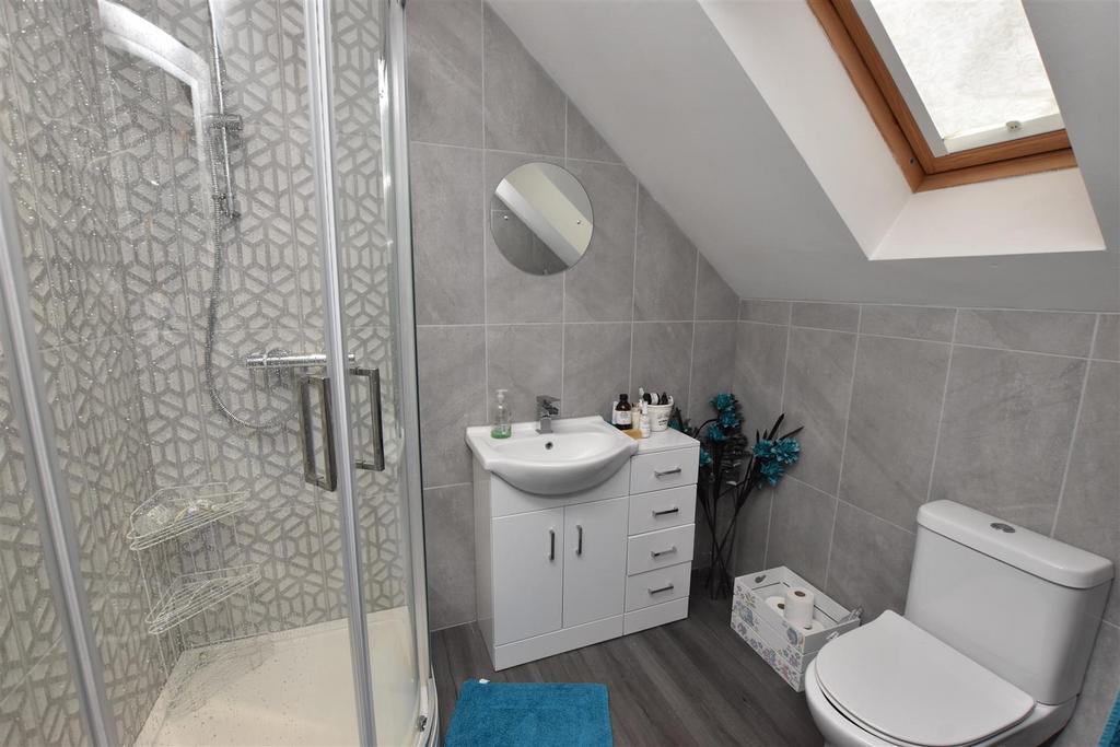 En suite shower room/wc
