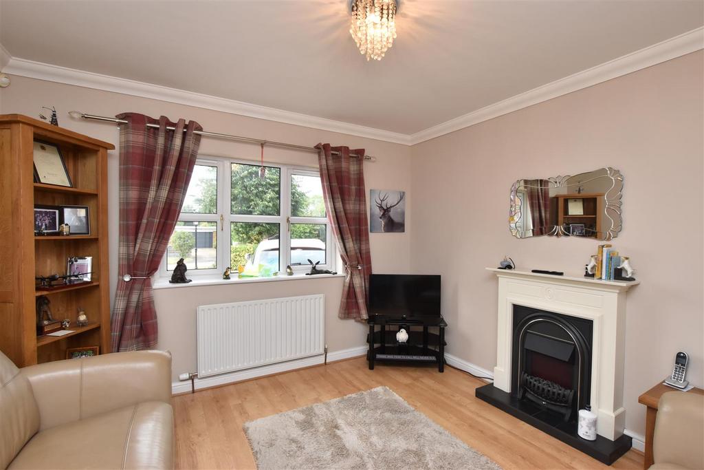 Sitting room (front)