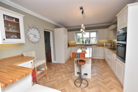 24 East End, Kirmington, Ulceby, DN39 6YS